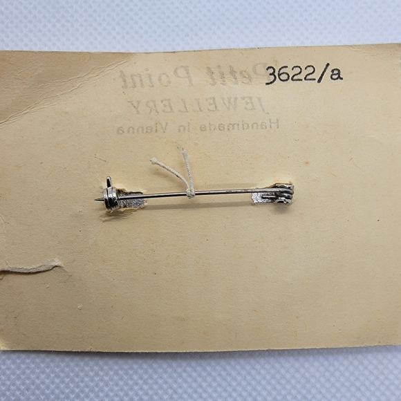 Vintage Petit Point Embroidered Brooch Pin Handmade in Vienna - Picture 4 of 6